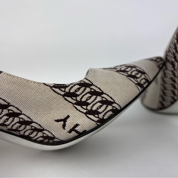 Givenchy Logo Printed Canvas Heel Pumps - Picture 7 of 10